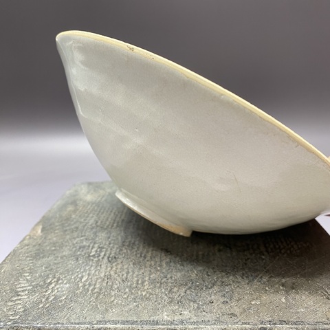 古玩陶瓷芒口圈足覆燒工藝印花碗真品鑒賞圖