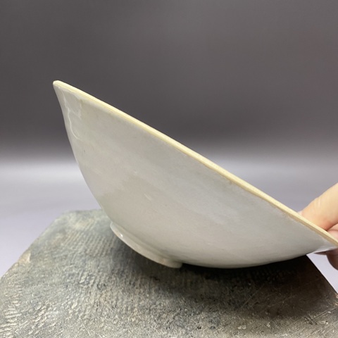 古玩陶瓷芒口圈足覆燒工藝印花碗真品鑒賞圖