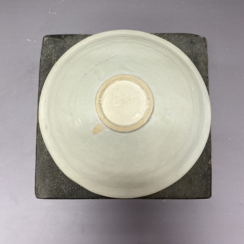 古玩陶瓷芒口圈足覆燒工藝印花碗真品鑒賞圖