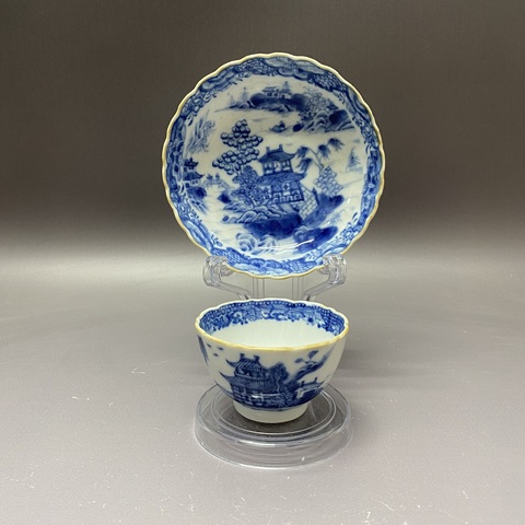 古玩陶瓷清乾隆·樓臺亭閣山水紋青花杯碟拍賣,當(dāng)前價格2890元