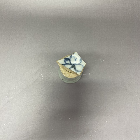 古玩陶瓷荷花紋竹節(jié)柄高足杯青花標(biāo)本真品鑒賞圖
