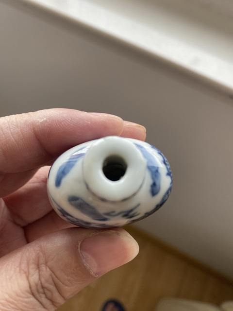 古玩陶瓷青花龍紋鼻煙壺真品鑒賞圖