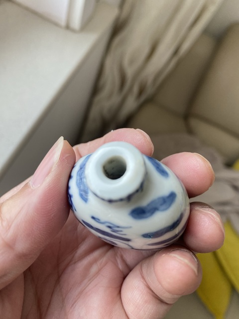 古玩陶瓷青花龍紋鼻煙壺真品鑒賞圖