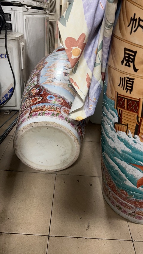 古玩陶瓷粉彩人物故事紋花口瓶真品鑒賞圖