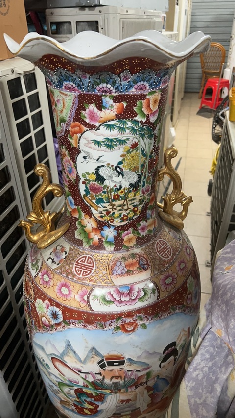 古玩陶瓷粉彩人物故事紋花口瓶真品鑒賞圖