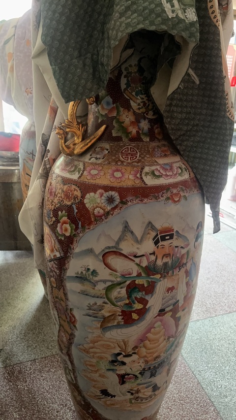 古玩陶瓷粉彩人物故事紋花口瓶真品鑒賞圖