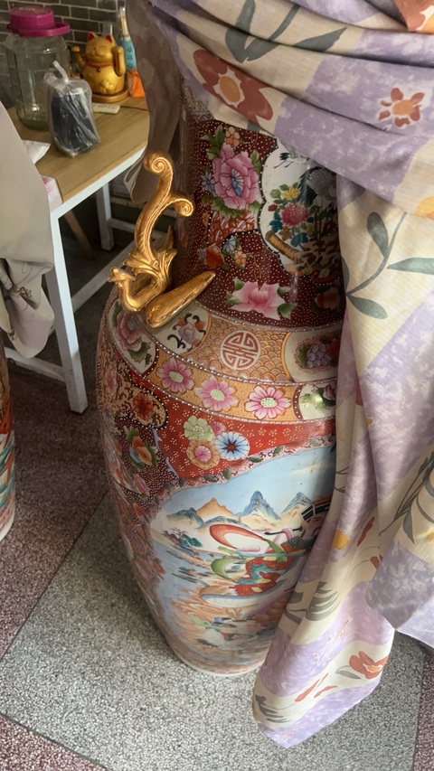 古玩陶瓷粉彩人物故事紋花口瓶真品鑒賞圖
