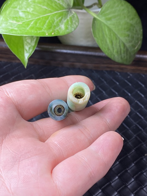 古玩玉器清代翡翠雕“素紋煙嘴”拍賣,當前價格1600元