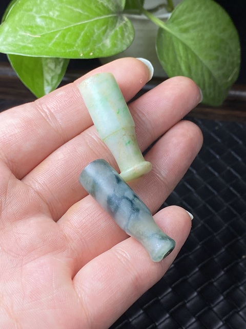 古玩玉器清代翡翠雕“素紋煙嘴”拍賣,當前價格1600元