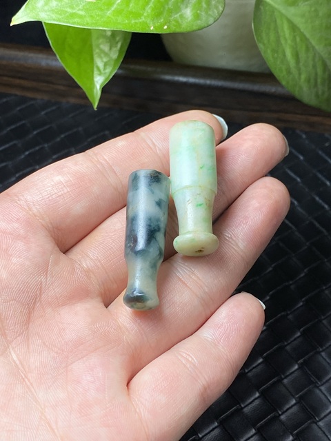 古玩玉器清代翡翠雕“素紋煙嘴”拍賣,當前價格1600元