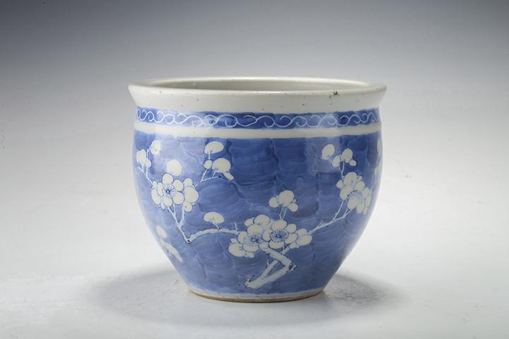 古玩陶瓷清晚·青花留白冰梅紋案拍賣,當前價格816元