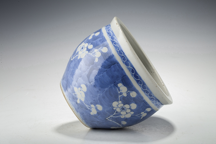 古玩陶瓷清晚·青花留白冰梅紋案拍賣,當前價格816元