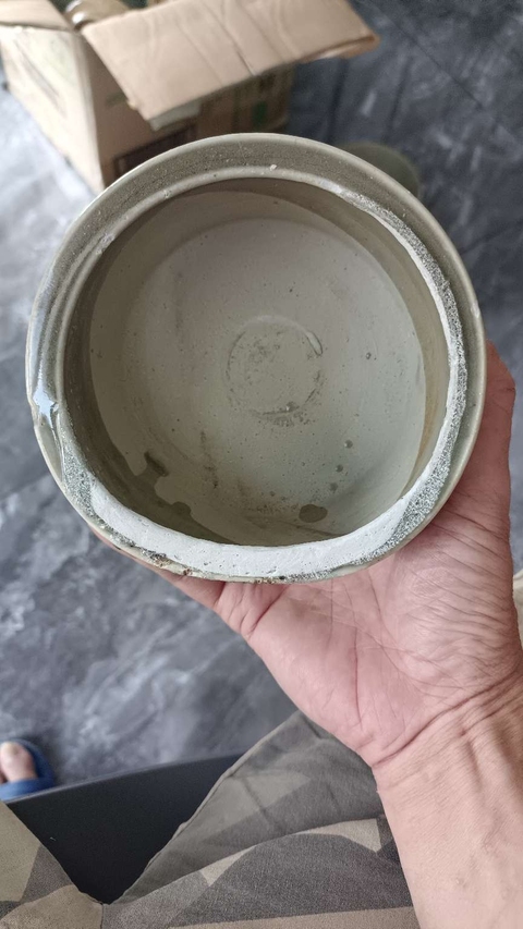 古玩陶瓷龍泉青瓷花卉紋香爐真品鑒賞圖