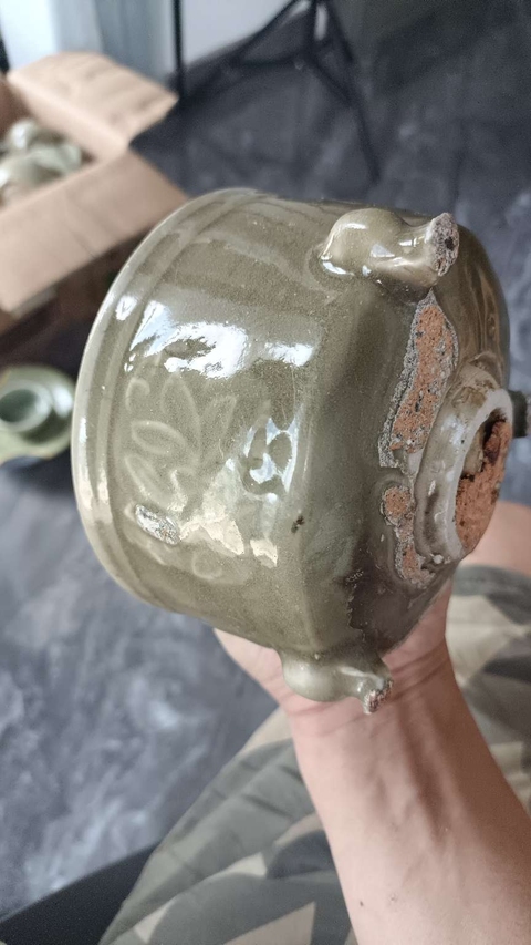 古玩陶瓷龍泉青瓷花卉紋香爐真品鑒賞圖