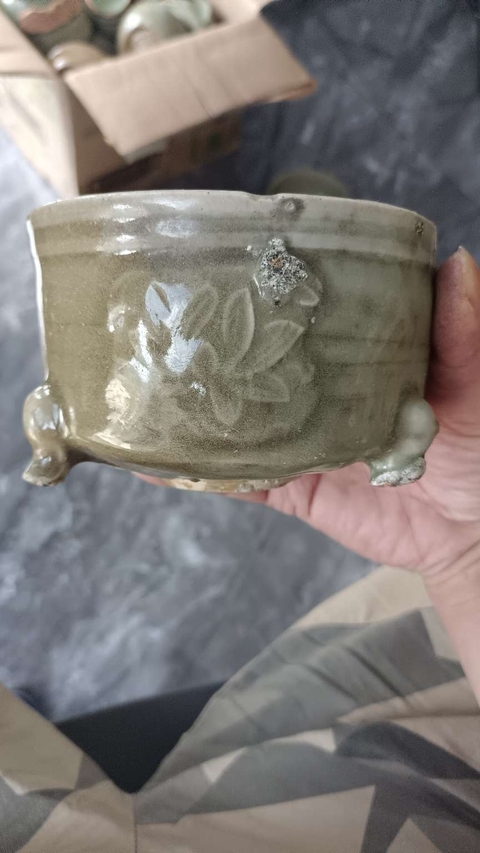 古玩陶瓷龍泉青瓷花卉紋香爐真品鑒賞圖