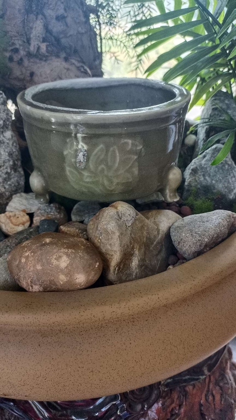 古玩陶瓷龍泉青瓷花卉紋香爐真品鑒賞圖
