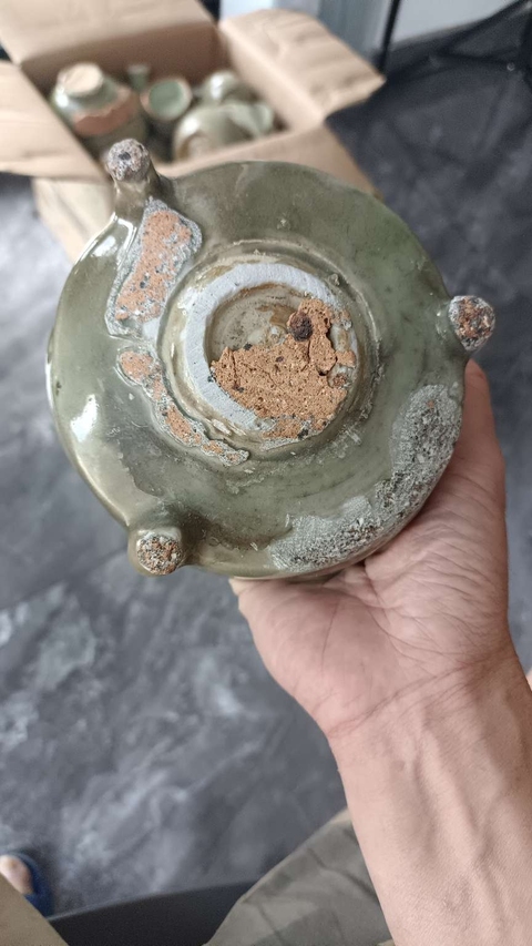 古玩陶瓷龍泉青瓷花卉紋香爐真品鑒賞圖