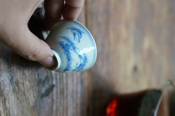 古玩陶瓷花鳥紋青花杯真品鑒賞圖
