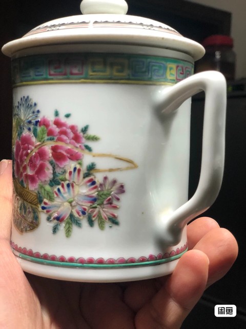 古玩陶瓷粉彩花卉紋馬克杯真品鑒賞圖