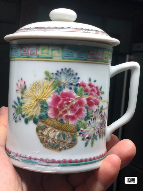 古玩陶瓷粉彩花卉紋馬克杯真品鑒賞圖