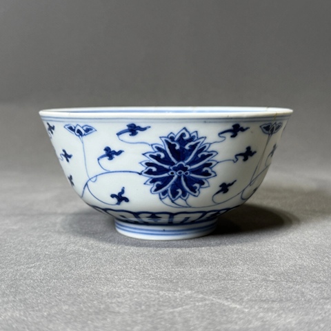 古玩陶瓷青花纏枝花卉紋碗真品鑒賞圖