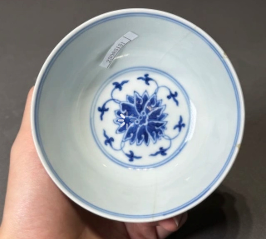 古玩陶瓷青花纏枝花卉紋碗真品鑒賞圖