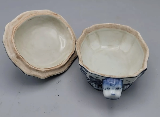 古玩陶瓷青花山水紋蓋盒真品鑒賞圖