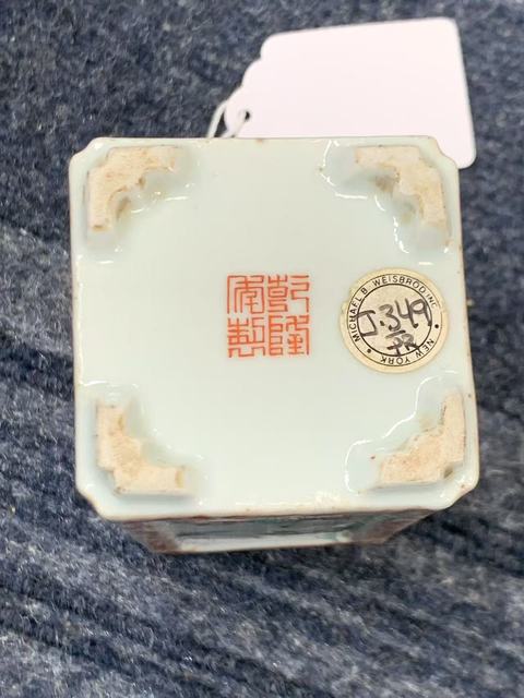 古玩陶瓷人物紋粉彩四方倭角四足筆筒真品鑒賞圖
