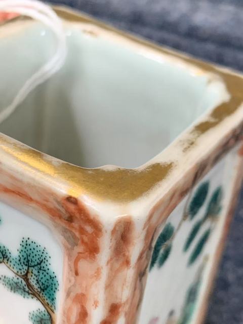 古玩陶瓷人物紋粉彩四方倭角四足筆筒真品鑒賞圖