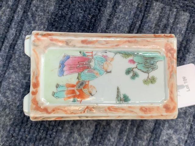 古玩陶瓷人物紋粉彩四方倭角四足筆筒真品鑒賞圖