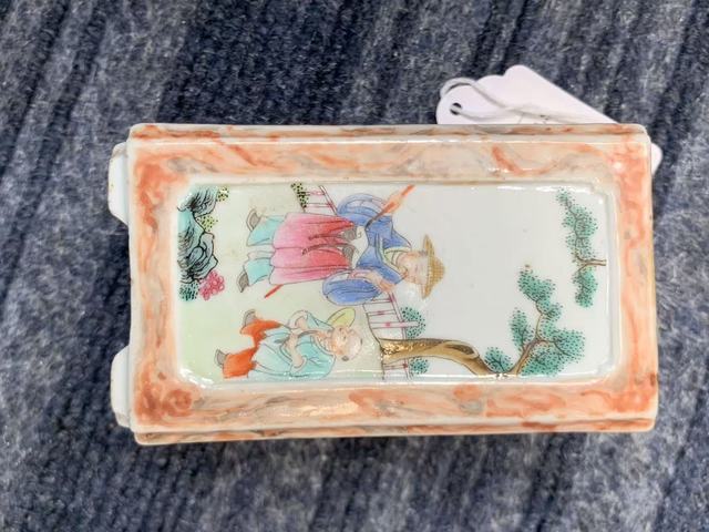 古玩陶瓷人物紋粉彩四方倭角四足筆筒真品鑒賞圖