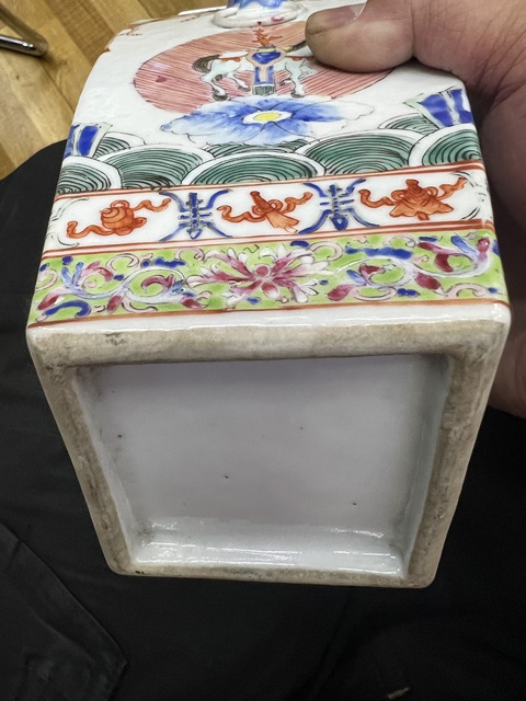 古玩陶瓷粉彩七珍八寶四方撇口瓶真品鑒賞圖