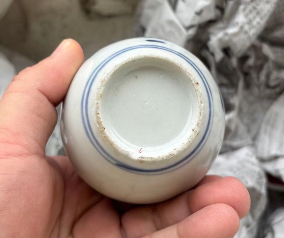 古玩陶瓷青花花卉紋罐真品鑒賞圖
