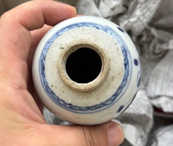 古玩陶瓷青花花卉紋罐真品鑒賞圖