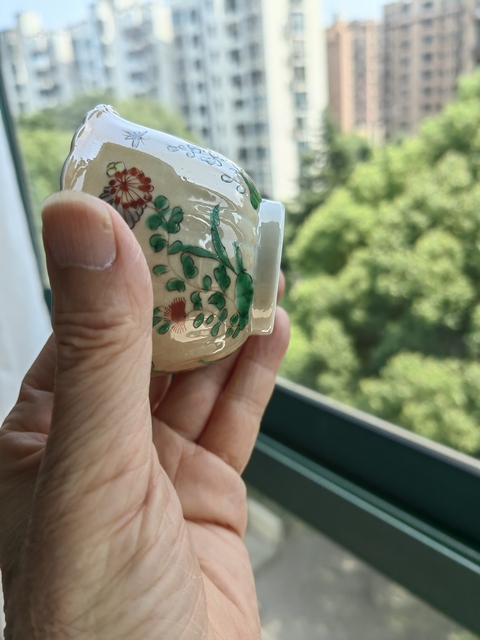 古玩陶瓷米黃釉五彩花卉紋杯真品鑒賞圖