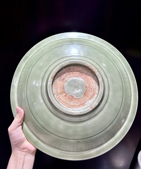 古玩陶瓷明早期龍泉梅子青菊瓣紋盤真品鑒賞圖
