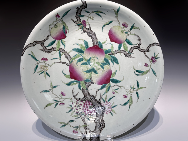 古玩陶瓷清晚期·粉彩九桃紋大盤真品鑒賞圖