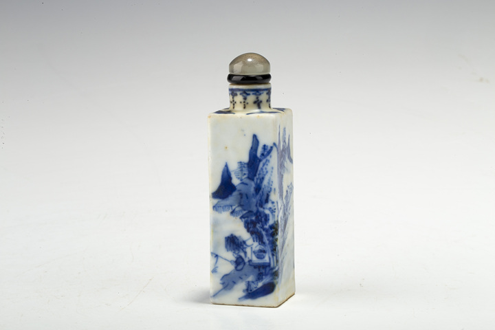 古玩陶瓷晚清·青花山水人物紋四方鼻煙壺拍賣,當(dāng)前價(jià)格0元