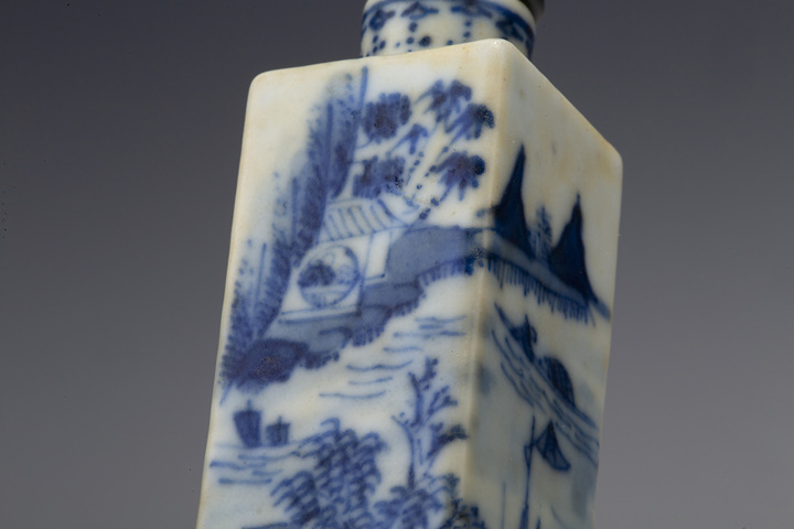 古玩陶瓷晚清·青花山水人物紋四方鼻煙壺拍賣,當(dāng)前價(jià)格0元