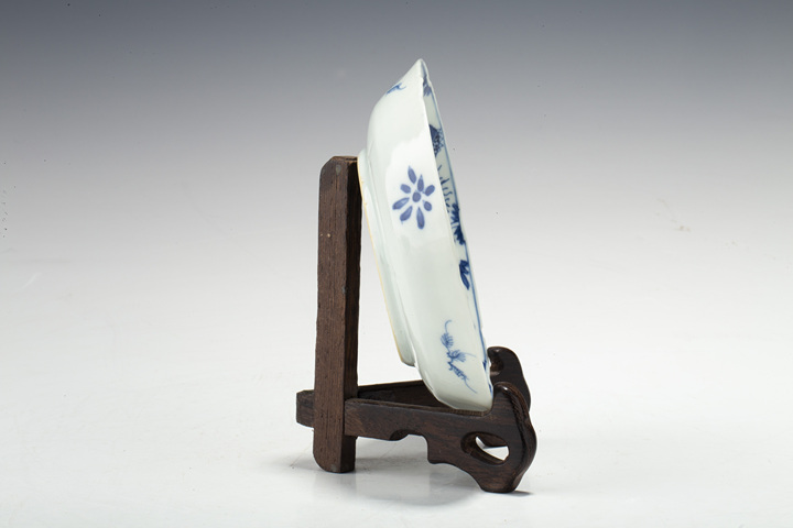 古玩陶瓷清晚·青花開窗蝦蟹魚藻紋花口杯碟拍賣,當(dāng)前價(jià)格0元