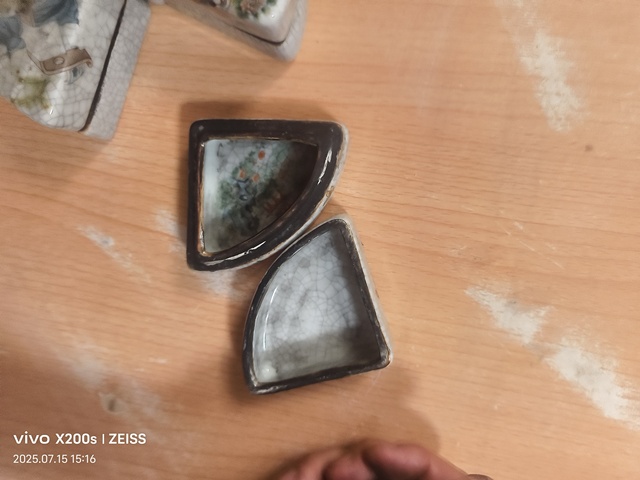 古玩陶瓷粉彩貼花人物蓋盒,平臺(tái)不讓估價(jià)拍賣,當(dāng)前價(jià)格0元