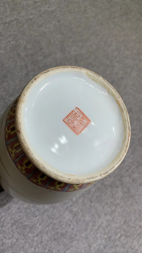 古玩陶瓷仕女紋粉彩瓶真品鑒賞圖