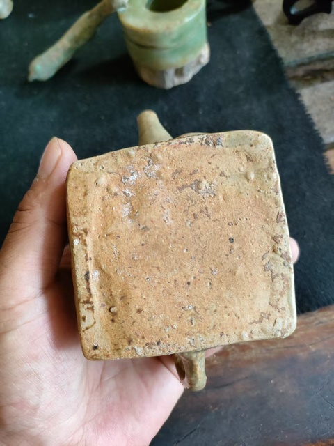 古玩陶瓷青瓷硯滴真品鑒賞圖