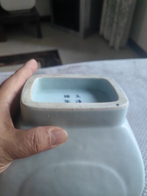 古玩陶瓷白釉瓶真品鑒賞圖