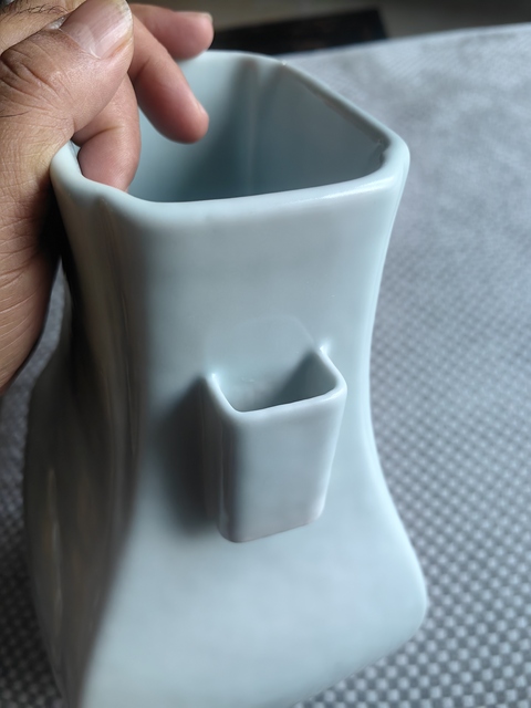 古玩陶瓷白釉瓶真品鑒賞圖