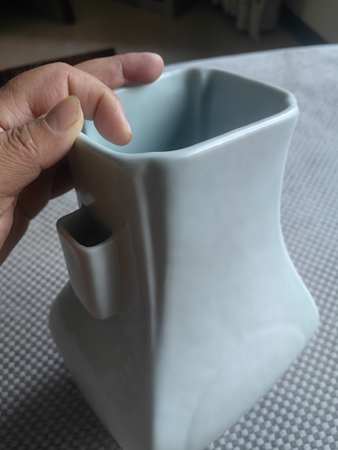 古玩陶瓷白釉瓶真品鑒賞圖