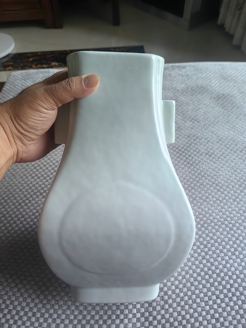 古玩陶瓷白釉瓶真品鑒賞圖