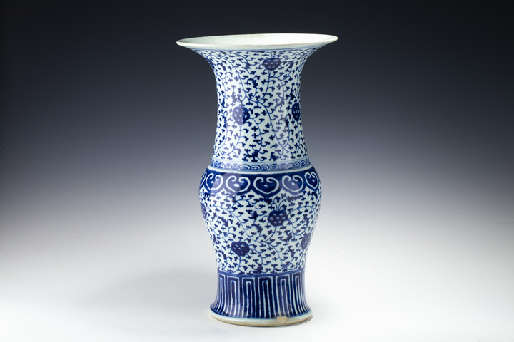 古玩陶瓷清中·青花纏枝花卉紋花觚拍賣,當(dāng)前價(jià)格188元