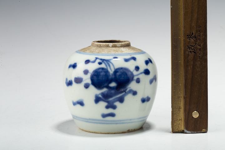 古玩陶瓷清中·青花花果紋小罐拍賣,當前價格216元