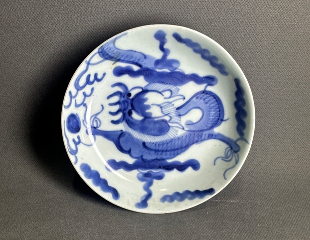 古玩陶瓷龍紋青花盤真品鑒賞圖